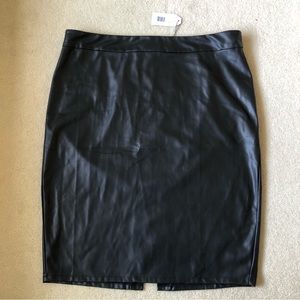 Universal Standard NWT size 24 faux leather skirt
